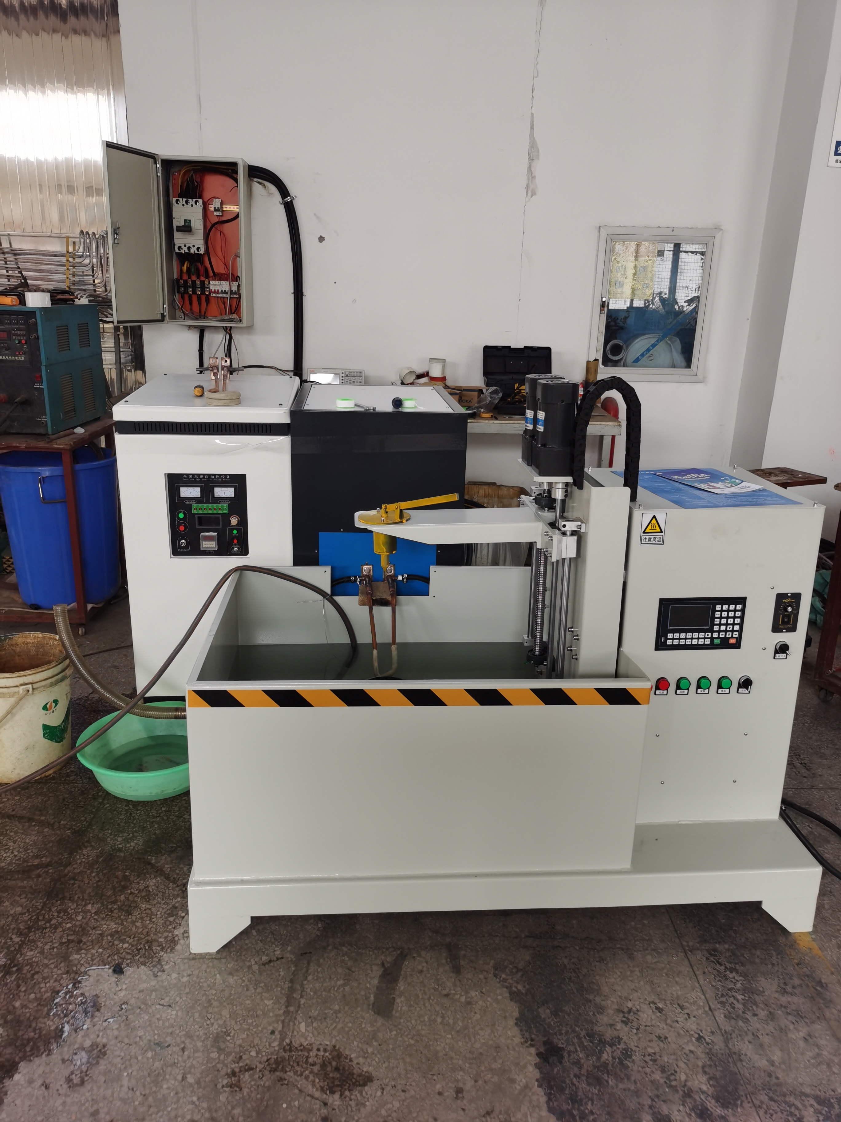 高頻淬火設(shè)備 淬火機(jī)床現(xiàn)場